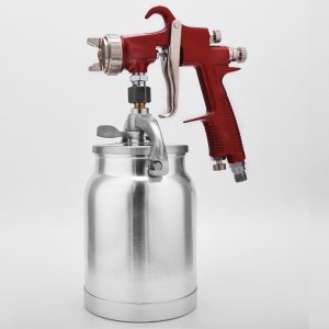 krāsas izsmidzināšanas pistole rada nedaudz biezāku krāsas plēvi.