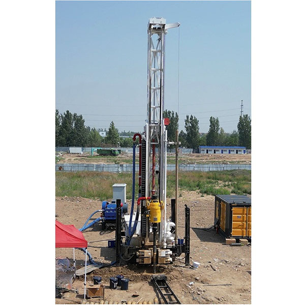 elektriskais urbšanas transportlīdzeklis ar augšējo piedziņu