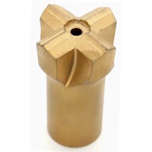 R38 vītņots krusts